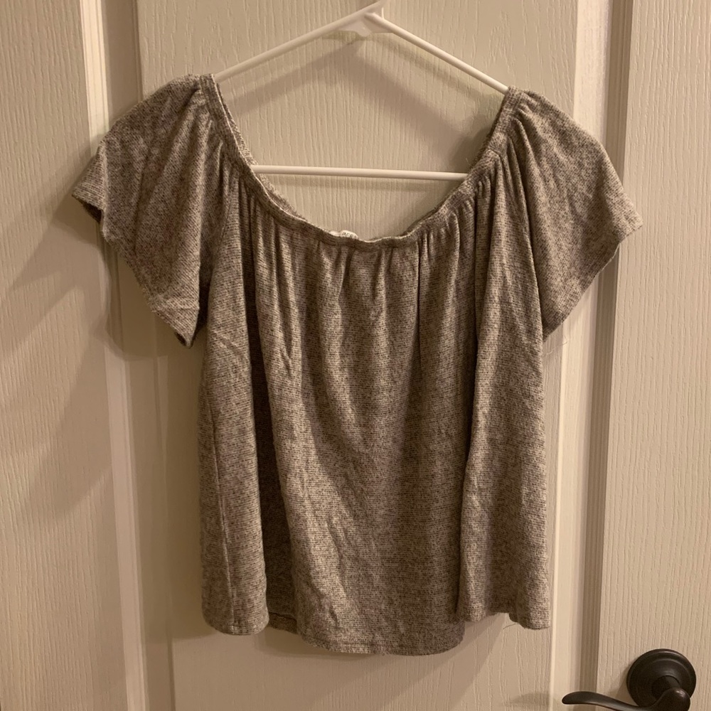 Off the shoulder or on shoulder Top from Acemi